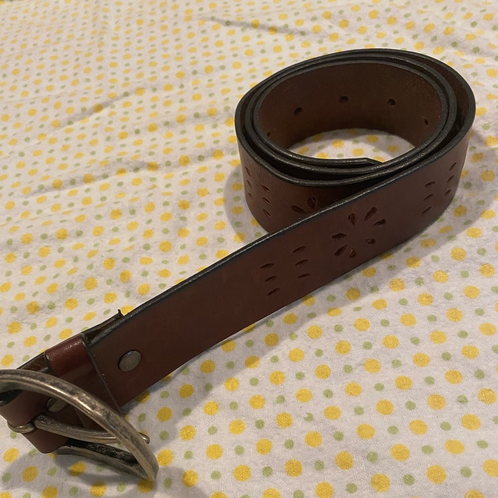 Gap brown leather belt- size M w/ cutouts